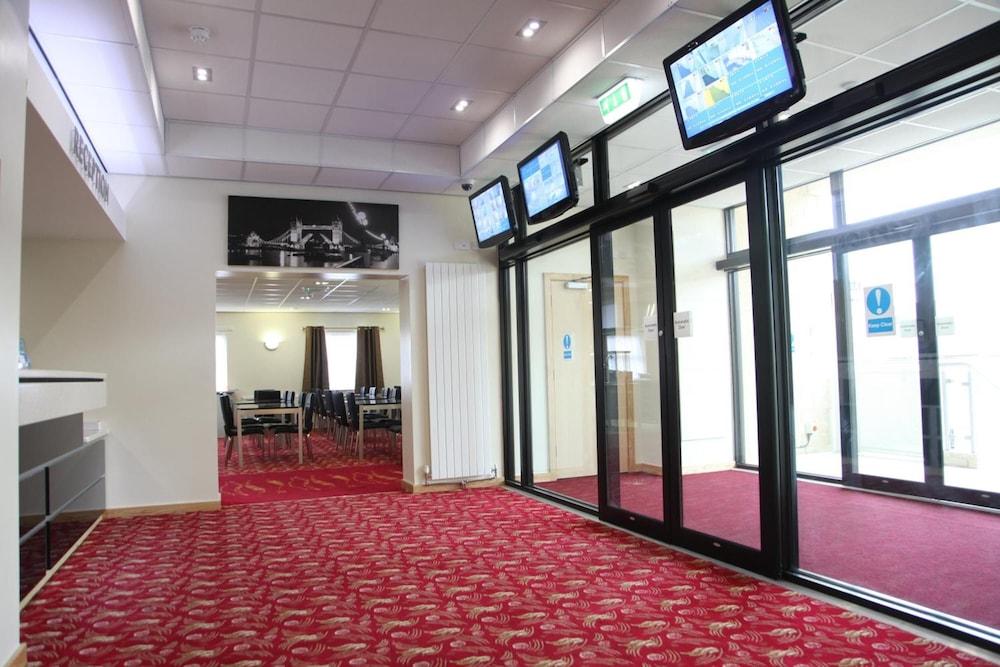 Cambridge Hotel 3*