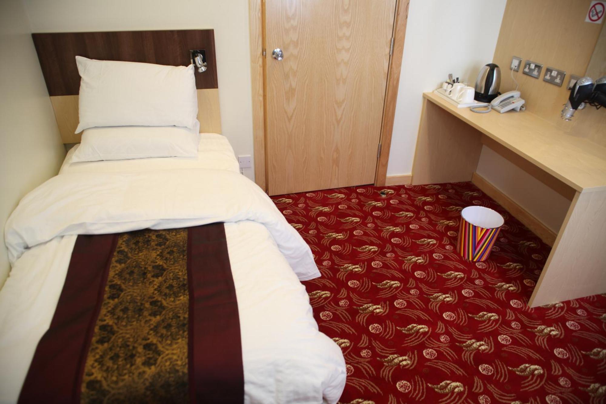 Cambridge Hotel