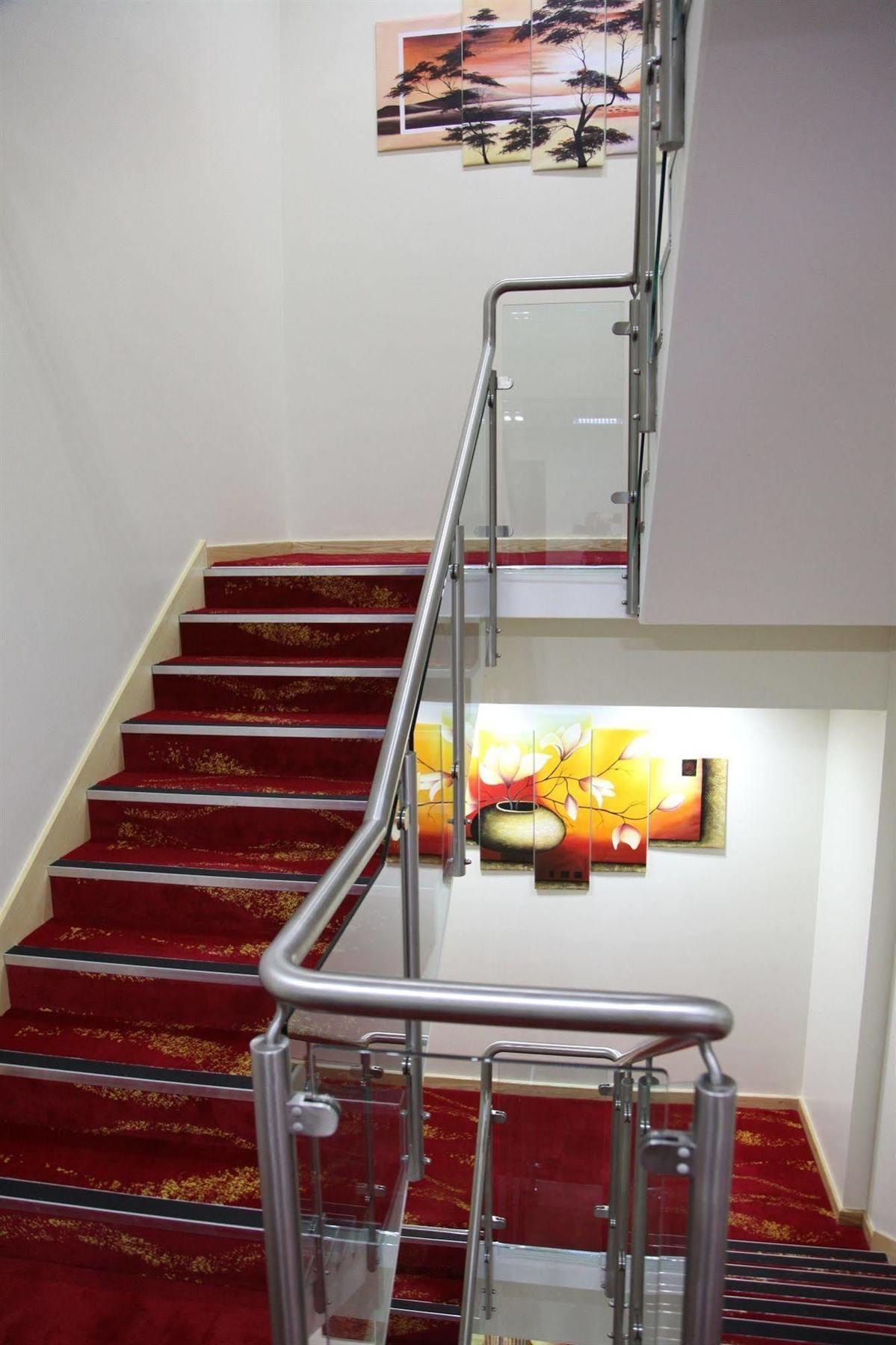 Cambridge Hotel 3*